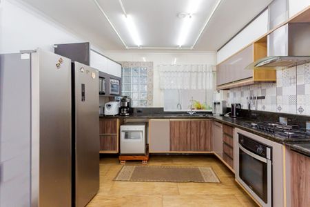 17_photo/94dcfb3e19.94eccd8fc9add72f-ATLAS-63225271-e05a-4a94-ba6c-aa0ebbe24e24.jpg de casa à venda com 4 quartos, 350m² em Xaxim, Curitiba