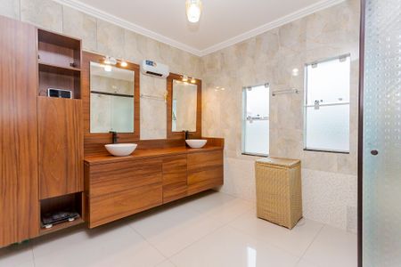 1_photo/94dcfb3e19.94eccd8fc9add72f-ATLAS-dcbd46e9-3af2-4ed1-9e0c-1561d92378f8.jpg de casa à venda com 4 quartos, 350m² em Xaxim, Curitiba