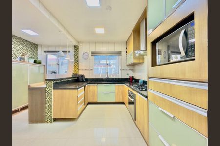 4_photo/94dcfb3ed5.04f4efb4ec0e2ec3-ATLAS-0c44d534-cbc2-418f-89cb-10e116ebdd2f.jpg de casa à venda com 0 quarto, 173m² em Xaxim, Curitiba