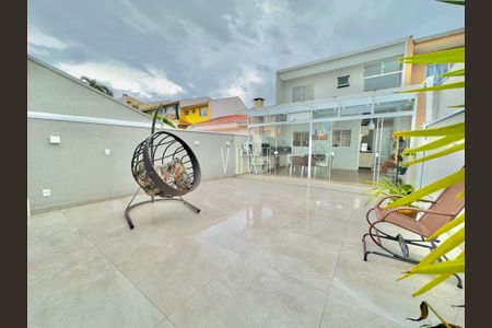 42_photo/94dcfb3ed5.04f4efb4ec0e2ec3-ATLAS-ec15354c-72af-40e4-b5bf-3a684c33c5ff.jpg de casa à venda com 0 quarto, 173m² em Xaxim, Curitiba