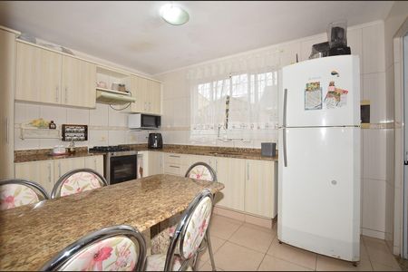 11_photo/94dcfb3f2b.413b54f4bf74f905-ATLAS-56ca7423-00fc-4a21-8e7a-41b8c8df620f.jpg de casa à venda com 3 quartos, 104m² em Xaxim, Curitiba