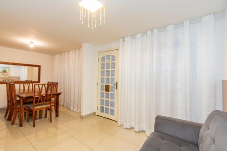 8_photo/94dcfb3f7f.f9fd596f8c1c84e9-ATLAS-3c205ee0-566d-4665-b5b6-cd6e437fc4bb.jpg de casa à venda com 3 quartos, 115m² em Xaxim, Curitiba