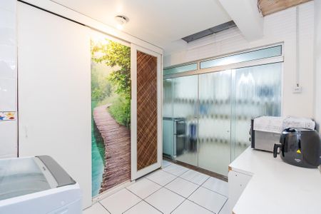 31_photo/94dcfb3f7f.f9fd596f8c1c84e9-ATLAS-c9759f04-412c-417d-b8f2-dd237325e35f.jpg de casa à venda com 3 quartos, 115m² em Xaxim, Curitiba