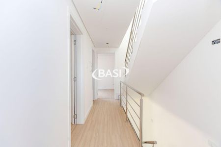 28_photo/94dcfb41a5.58e0dbb0a89ef6a7-ATLAS-925e7ea6-c695-4800-821f-6ef7bc3e8d8d.jpg de casa à venda com 3 quartos, 118m² em Xaxim, Curitiba