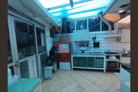 3_photo/94dcfb42c1.2baabf9e2ff0e184-ATLAS-1eb3a771-0642-4edf-b305-22b71a8f6258.jpg de casa à venda com 2 quartos, 160m² em Xaxim, Curitiba