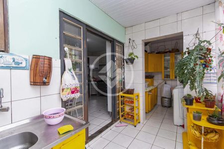 6_photo/94dcfb42c3.c2aefe16be962f17-ATLAS-6694e9e3-56c2-4523-9b2c-60fab1b6d5f1.jpg de casa à venda com 6 quartos, 186m² em Xaxim, Curitiba