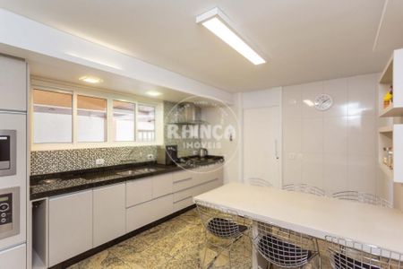 12_photo/94dcfb4315.ff0e424256b683cf-ATLAS-01bcce3f-9b89-4f0c-820a-2c1e3e86c95a.jpg de casa à venda com 4 quartos, 444m² em Xaxim, Curitiba