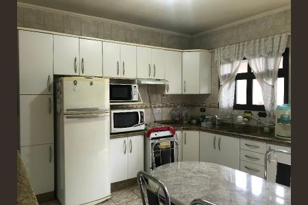 4_photo/94dcfb4327.e4e14b9810914131-ATLAS-024b6ac2-d5c3-4451-bdd1-08d2e7659fc8.jpg de casa à venda com 9 quartos, 247m² em Xaxim, Curitiba