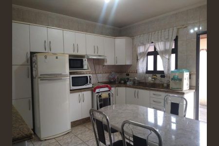 15_photo/94dcfb4327.e4e14b9810914131-ATLAS-e511b18a-e159-49f6-b27b-5c2512e2fc53.jpg de casa à venda com 9 quartos, 247m² em Xaxim, Curitiba