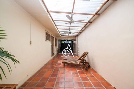 34_photo/94dcfb434b.4ad822bf2bf2311f-ATLAS-a6beceef-b0ee-47c2-a4e5-80c82800dbcf.jpg de casa à venda com 3 quartos, 116m² em Xaxim, Curitiba