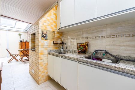 18_photo/94dcfb446b.7d44486df2fbe63f-ATLAS-0486ddbb-2855-4354-b47e-d5035df77413.jpg de casa à venda com 4 quartos, 165m² em Xaxim, Curitiba