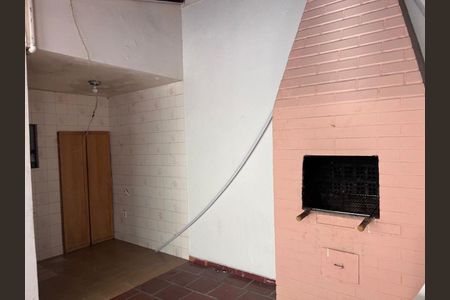 25_photo/94dcfb4477.be31b5bde481aac2-ATLAS-0b29ef93-7c38-46ad-9998-e3d064cd906d.jpg de casa à venda com 3 quartos, 120m² em Xaxim, Curitiba