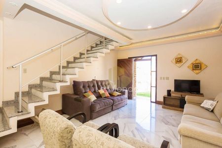 5_photo/94dcfb44eb.40d9156f2e18fdd4-ATLAS-b34dff75-5714-4506-8f96-e20d08917a9e.jpg de casa à venda com 3 quartos, 189m² em Xaxim, Curitiba