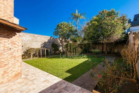 5_photo/94dcfb44eb.40d9156f2e18fdd4-ATLAS-c52481a1-92a0-49db-b57e-28d024773fa5.jpg de casa à venda com 3 quartos, 189m² em Xaxim, Curitiba