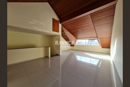 18_photo/94dcfb44ff.52c7aa5b7c5e7aa0-ATLAS-ec9e3ae5-9b62-4977-8de9-1c6f024076ac.jpg de casa para alugar com 3 quartos, 188m² em Xaxim, Curitiba