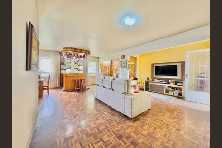 7_photo/94dcfb4555.3ddf5e48fefe922b-ATLAS-26aacbd1-73f0-4b48-9e08-bc2e88a7e7e2.jpg de casa à venda com 4 quartos, 370m² em Xaxim, Curitiba