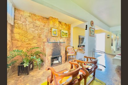 10_photo/94dcfb4555.3ddf5e48fefe922b-ATLAS-fa6dffca-7b77-4d38-a8ba-f695d1f247e2.jpg de casa à venda com 4 quartos, 370m² em Xaxim, Curitiba