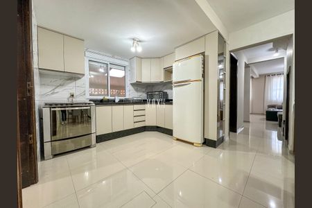 5_photo/94dcfb485f.411a6e7ba2cd6698-ATLAS-212278ea-bb57-4d84-b153-e13a32737a2d.jpg de casa para alugar com 0 quarto, 188m² em Xaxim, Curitiba