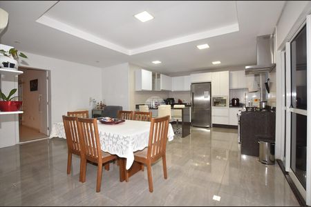 8_photo/94dcfb4869.12917f666bbf568e-ATLAS-cc727957-66a7-476d-af4e-4d2d3f1760fc.jpg de casa à venda com 5 quartos, 370m² em Xaxim, Curitiba