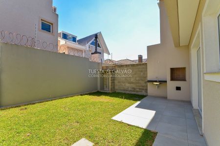 6_photo/94dcfb4943.c91e287b7d37385c-ATLAS-dc350dae-aaee-46ab-b006-d847f7a22636.jpg de casa à venda com 3 quartos, 121m² em Xaxim, Curitiba