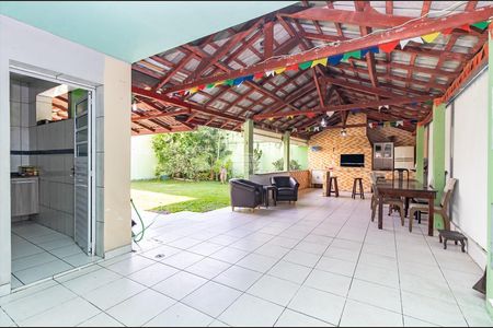 4_photo/94dcfb4f99.e1d2c46bde3eb79c-ATLAS-613329bd-6eec-419b-9fae-e39468dab483.jpg de casa à venda com 4 quartos, 360m² em Xaxim, Curitiba