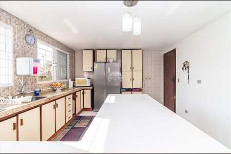 11_photo/94dcfb4f99.e1d2c46bde3eb79c-ATLAS-6232639f-8339-4269-8a14-c12f3b6ce1eb.jpg de casa à venda com 4 quartos, 360m² em Xaxim, Curitiba