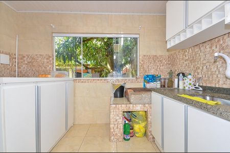 3_photo/94dcfb52f1.aa0f063c1fd7eb53-ATLAS-18fb7bb2-b722-47ce-b225-fb8df8dcf60c.jpg de casa à venda com 4 quartos, 300m² em Novo Mundo, Curitiba