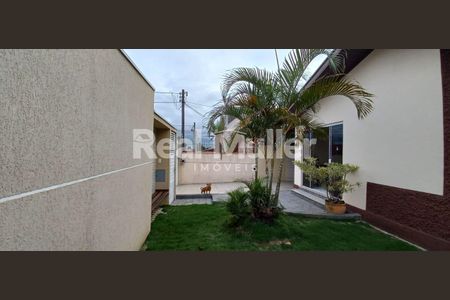 5_photo/94dcfb5457.eb7ee1c62e8591fd-ATLAS-67c7c1b8-39b9-45ea-aed7-684e0560e5f9.jpg de casa à venda com 6 quartos, 300m² em Capão Raso, Curitiba
