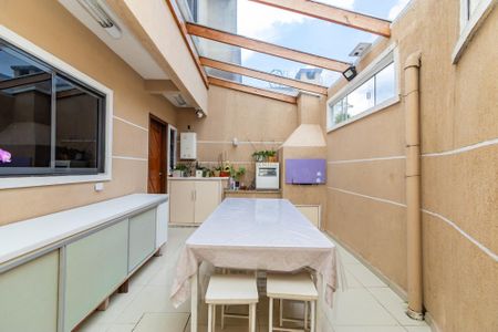 6_photo/94dcfb5623.df2406aa61ba3211-ATLAS-4cbabdb5-54d3-4b77-8226-8358efbbd7ba.jpg de casa à venda com 3 quartos, 143m² em Capão Raso, Curitiba