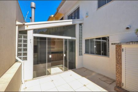 14_photo/94dcfb563d.0cc60ff9bbfebbc1-ATLAS-74eb7bce-e421-4a34-82e7-45731aee89ea.jpg de casa à venda com 3 quartos, 156m² em Capão Raso, Curitiba