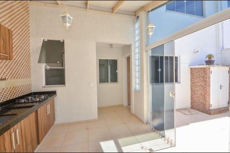 11_photo/94dcfb563d.0cc60ff9bbfebbc1-ATLAS-77b2d8a5-0713-42ff-a5da-fb5f3c8ecfff.jpg de casa à venda com 3 quartos, 156m² em Capão Raso, Curitiba