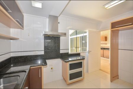 7_photo/94dcfb563d.0cc60ff9bbfebbc1-ATLAS-d82f4d0f-7e08-4c1e-b066-d7af9194b576.jpg de casa à venda com 3 quartos, 156m² em Capão Raso, Curitiba