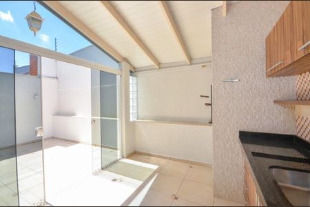 10_photo/94dcfb563d.0cc60ff9bbfebbc1-ATLAS-f6837d98-b76d-4472-b8bd-d6bc5441f201.jpg de casa à venda com 3 quartos, 156m² em Capão Raso, Curitiba