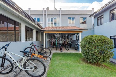 37_photo/94dcfb57d3.d05a2d10473c09ea-ATLAS-dec10751-b1d1-4e8b-b1a8-780a373de771.jpg de apartamento à venda com 3 quartos, 50m² em Capão Raso, Curitiba