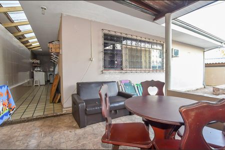 5_photo/94dcfb5d4b.94ec692ad9cb258e-ATLAS-cbc54dec-8090-4c4c-ad90-fe09aab091da.jpg de casa à venda com 4 quartos, 182m² em Xaxim, Curitiba