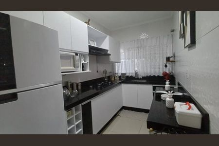 6_photo/94dcfb5fe5.c7baea140fc48cda-ATLAS-7e7856f4-b94b-45c2-86e9-6e8b0eaabbfa.jpg de casa à venda com 2 quartos, 200m² em Xaxim, Curitiba