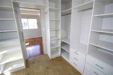 12_photo/94dcfb603b.2b7ed266e2b18a42-ATLAS-61166b9d-df95-45df-b2c4-151a77a6e39c.jpg de casa de condomínio para alugar com 3 quartos, 250m² em Pinheirinho, Curitiba