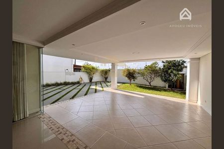 2_photo/94dcfb603b.2b7ed266e2b18a42-ATLAS-c0928d2d-c711-4834-b03a-1b71985bfc9e.jpg de casa de condomínio à venda com 4 quartos, 330m² em Pinheirinho, Curitiba