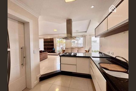 5_photo/94dcfb603b.2b7ed266e2b18a42-ATLAS-c3dd6396-07d9-4767-bc6e-d1fc7801ea0a.jpg de casa de condomínio à venda com 4 quartos, 330m² em Pinheirinho, Curitiba