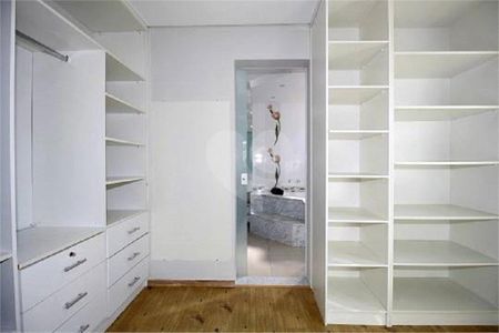 3_photo/94dcfb603b.2b7ed266e2b18a42-ATLAS-d4ca8b67-59fa-48f0-b27b-9734f868f6a7.jpg de casa de condomínio à venda com 3 quartos, 250m² em Pinheirinho, Curitiba