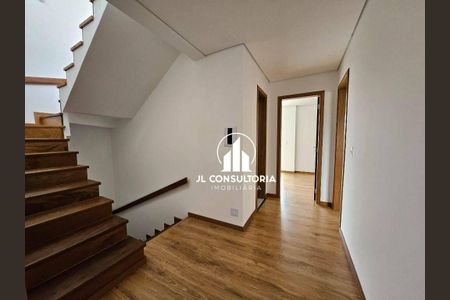 12_photo/94dcfb619f.0e7c94d60e553a94-ATLAS-8b5a4e6e-9da0-412c-aec8-50fa669e8807.jpg de casa à venda com 3 quartos, 205m² em Pinheirinho, Curitiba