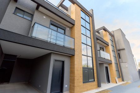 1_photo/94dcfb63a3.509367a6e5366959-ATLAS-f29e4efa-8e82-4d0a-8bd7-dcde0cd6b9e2.jpg de casa à venda com 3 quartos, 112m² em Pinheirinho, Curitiba