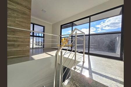 29_photo/94dcfb63a3.e100dba37721dde7-ATLAS-8b25841b-f1f4-4efa-a38c-b8c26db824f4.jpg de casa à venda com 3 quartos, 112m² em Pinheirinho, Curitiba