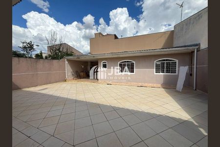 29_photo/94dcfb6489.f2ed236aecaa8a04-ATLAS-c1a408bb-cb5d-4e4c-b7a8-dcd3b6248b77.jpg de casa à venda com 3 quartos, 130m² em Pinheirinho, Curitiba