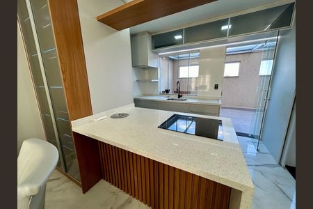 5_photo/94dcfb64bd.eb4747a7722cd593-ATLAS-8a8a95b3-4ef8-428b-bab2-cd3c5101e0fa.jpg de casa à venda com 3 quartos, 240m² em Pinheirinho, Curitiba