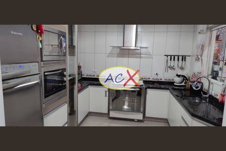 8_photo/94dcfb6509.f454a8f033bce089-ATLAS-77364365-4835-48ff-ad3d-5663b91b3c19.jpg de casa à venda com 3 quartos, 200m² em Xaxim, Curitiba