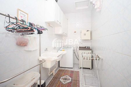 48_photo/94dcfb6619.3b8db0d2a53e1086-ATLAS-cb3f6b1e-0b60-48fb-8998-8e1367a8a6e3.jpg de casa à venda com 3 quartos, 220m² em Xaxim, Curitiba