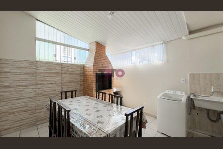 19_photo/94dcfb6965.15e5aebd5546342d-ATLAS-46aaceaf-2124-46f1-8b37-596f3e59f9fe.jpg de casa à venda com 2 quartos, 52m² em Xaxim, Curitiba