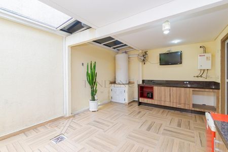 1_photo/94dcfb6a3d.c8c3fb8236ec3a25-ATLAS-17fb2a9f-028c-41dc-8c07-0a979900ff69.jpg de casa à venda com 4 quartos, 177m² em Xaxim, Curitiba