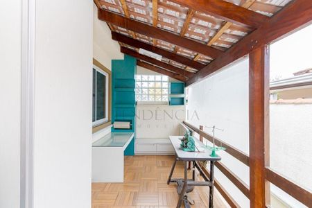 8_photo/94dcfb6a3d.c8c3fb8236ec3a25-ATLAS-2da7bedc-4862-49d4-885a-cef158087fdc.jpg de casa à venda com 4 quartos, 177m² em Xaxim, Curitiba